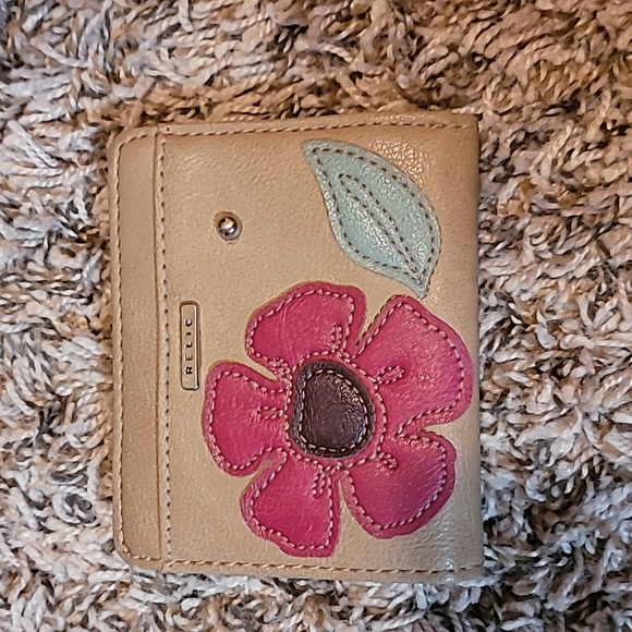 Relic Handbags - Relic 🖤 wallet